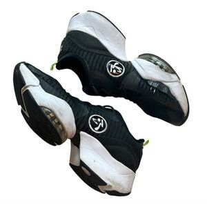 ZUMBA SHOES TRAINER SNEAKERS, BLACK & WHITE, WOMENS SIZE 8